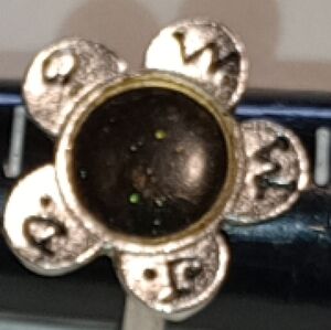 Vintage Silver Flower Ring With Crushed Stone